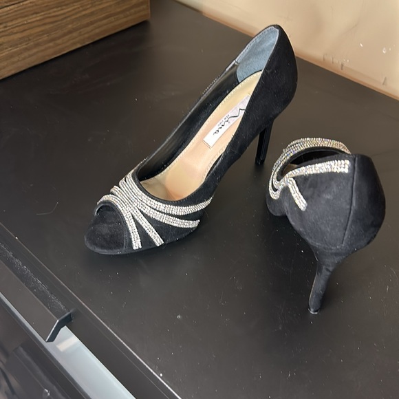 Black Nina New York has peep toe. Never worn (except around the house). - Picture 3 of 4